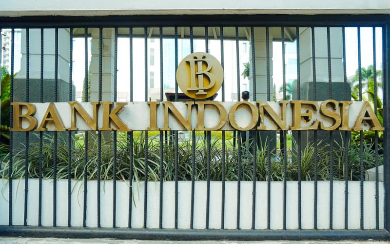 The entrance gate of Bank Indonesia in Bandung, showcasing the iconic logo and architecture.